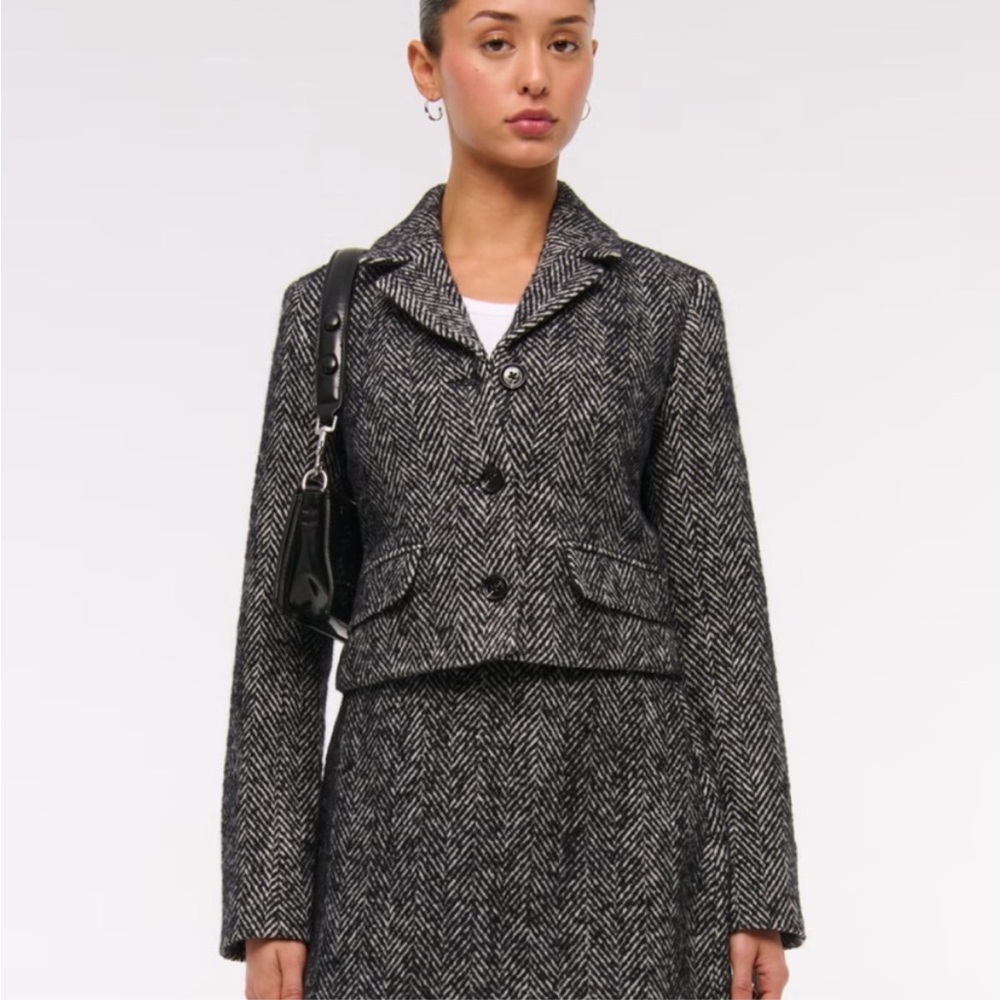 New Abercrombie & Fitch Black and White Cropped Wool Blend Blazer